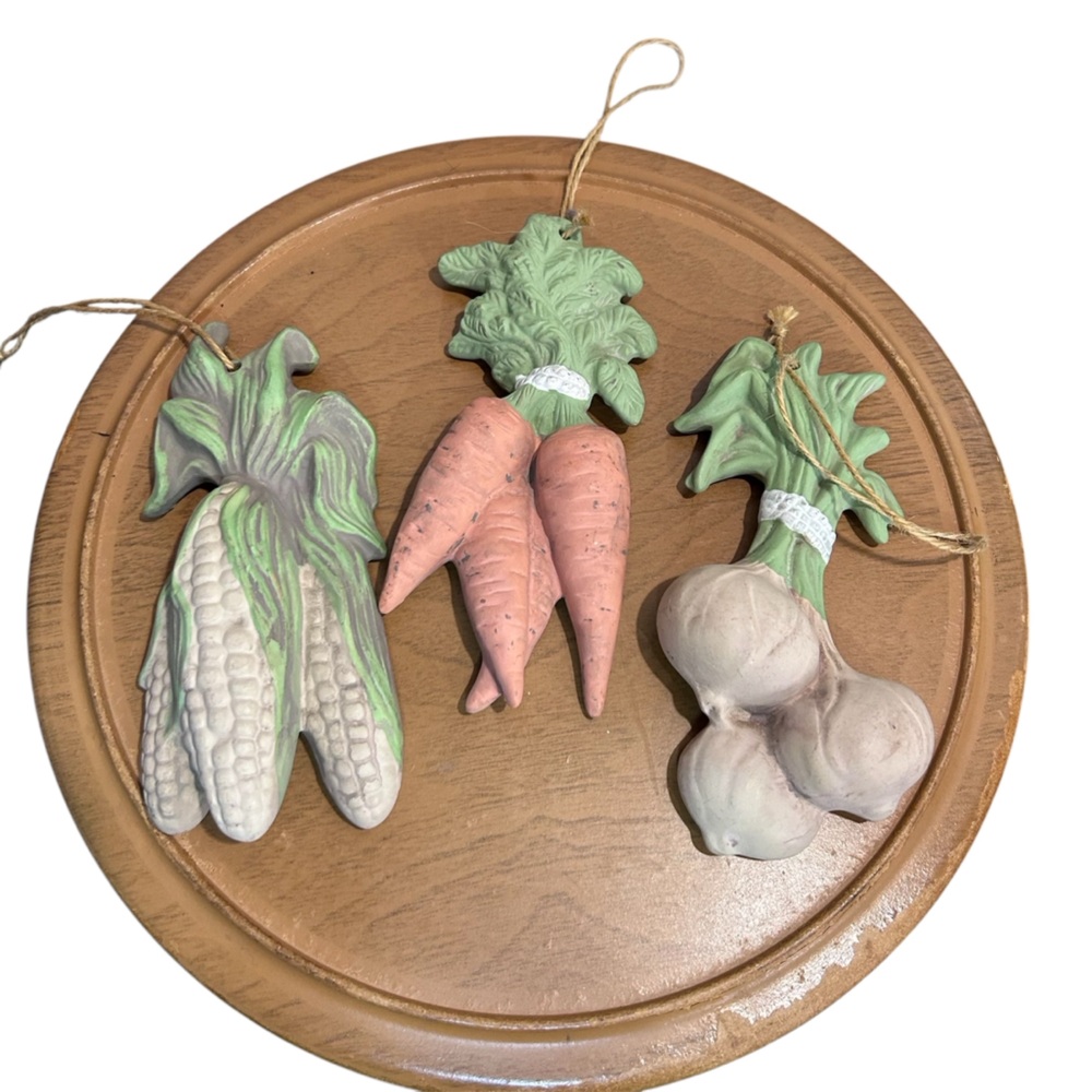 3‎ Vintage Hand Painted Ceramic Vegetables Wall Hanging Decor Veggies Chalkware